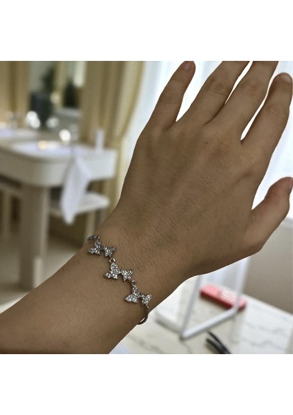 Kadın Bileklik Gümüş Renk Bileklik Kelebekli Bileklik Kelebek Bileklik Uçuşan Kelebekler Temalı Lüks Altın Rengi Bileklik Taşlı Bileklik Ayarlanabilir Butterfly Kadın Bilekliği Zarif Bileklik