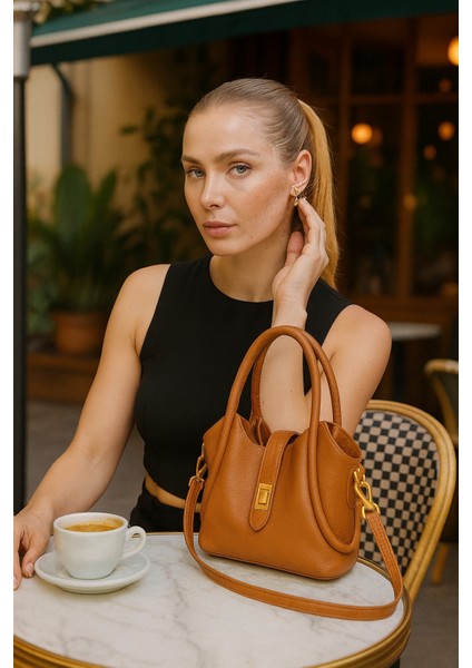 Klasik Şık Kadın Omuz ve El Çantası (Makyaj Çantası Hediyeli)