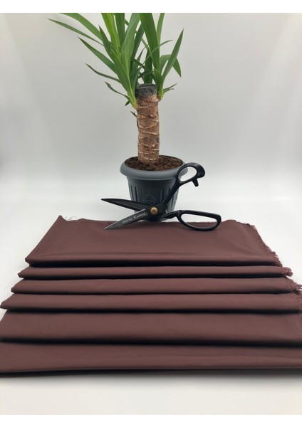 Su Geçirmez Trençkot Kumaşı – Tok Dokulu, Rüzgar Geçirmez ve Dayanıklı Dış Giyim Kumaşı