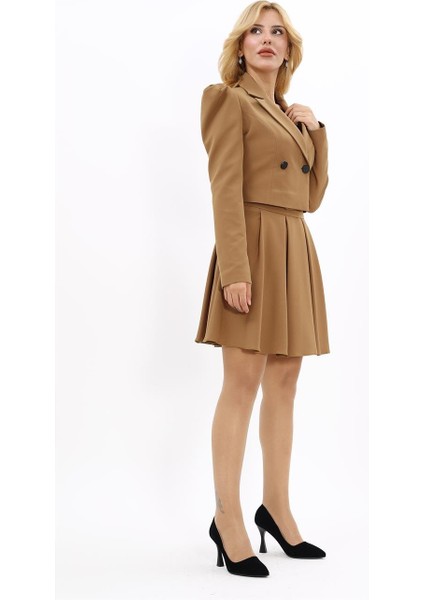 Gömlek Yaka Kısa Ceket & Kısa Kloş Etek-Camel fırsatları