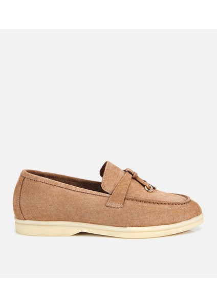 01AYH313760A300 KADIN Süet Deri Bej Gold Aksesuarlı Klasik Loafer