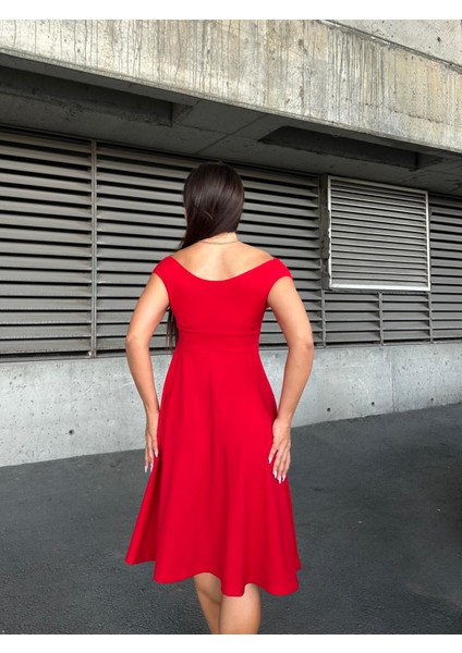 Kayık Yaka Midi Boy Kırmızı Elbise 583259 fırsatları