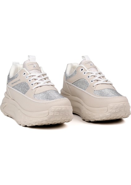 Kadın Kalın Tabanlı Bej Parlak Sneaker Spor Ayakkabı – Rahat, Şık ve Günlük Kullanıma Uygun