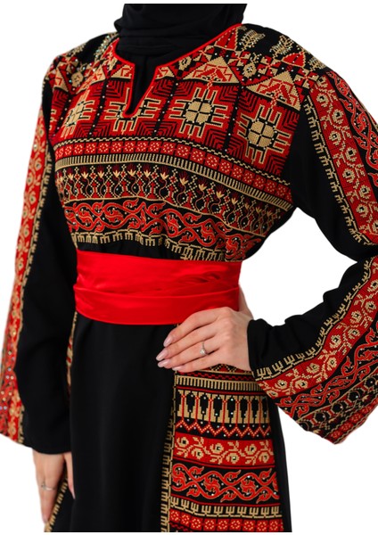 Siyah Rengi Kırmızı ve Gold Filistin Nakışlı Kırmızı Kemerli Elbise C100054