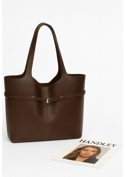 Şık Omuz Çantası – Tokalı Minimal Tasarım