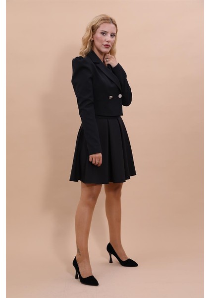 Gömlek Yaka Kısa Ceket & Kısa Kloş Etek-Siyah fiyatları
