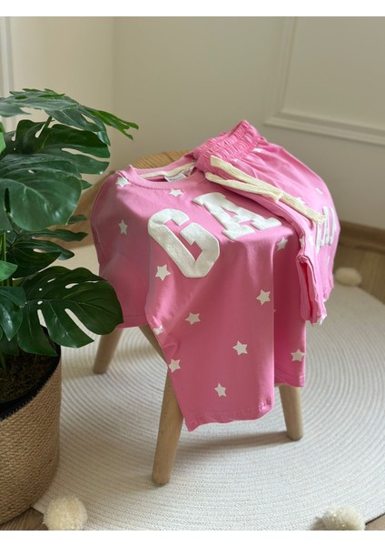 Pembe Yıldızlı Kabartma Detaylı Gap Şortlu Takım fırsatları