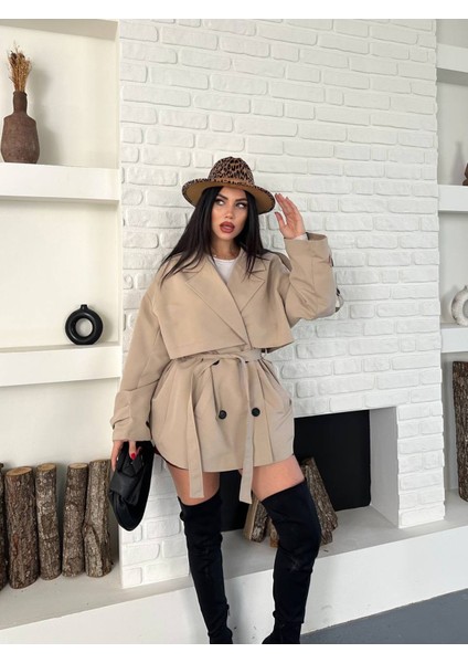 Kruvaze Yaka Düğmeli Kemerli Cepli Apoletli Kuşaklı Trençkot modelleri