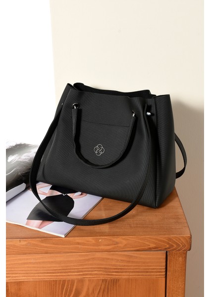 Lüks Büyük Kapasiteli Demir Kulplu Omuz Çantası modelleri