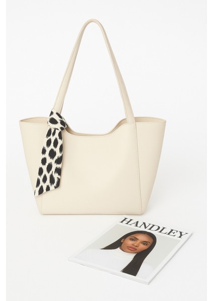 Büyük Kapasiteli Fular Detaylı Omuz Çantası fiyatları