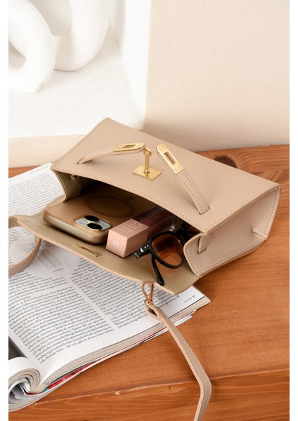 Lüks Kilit Detaylı Çapraz Askılı El ve Omuz Çantası fırsatları