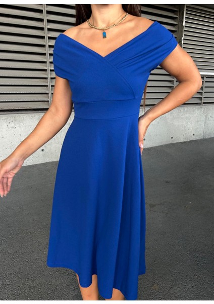 Kayık Yaka Midi Boy Saks Elbise 583259 modelleri