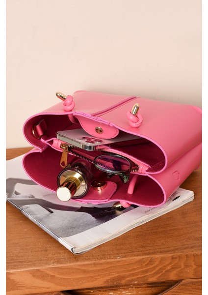 Kadın 3 Bölmeli Kaliteli Şık Çanta Omuzdan Asmalı Elden Tutmalı Askılı fırsatları