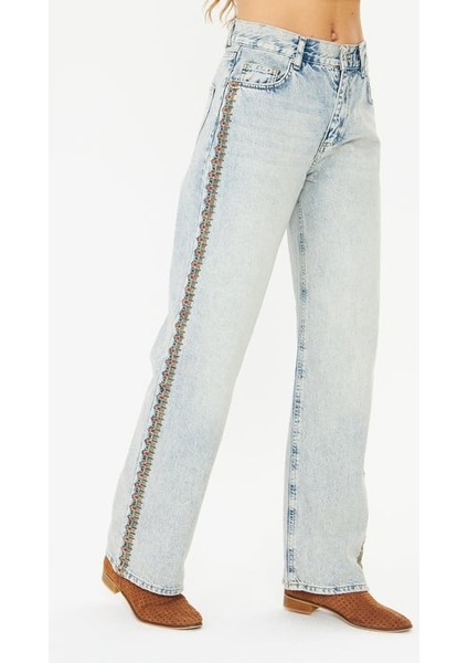 Kenarı Nakışlı Açık Mavi Denim Pantolon fırsatları