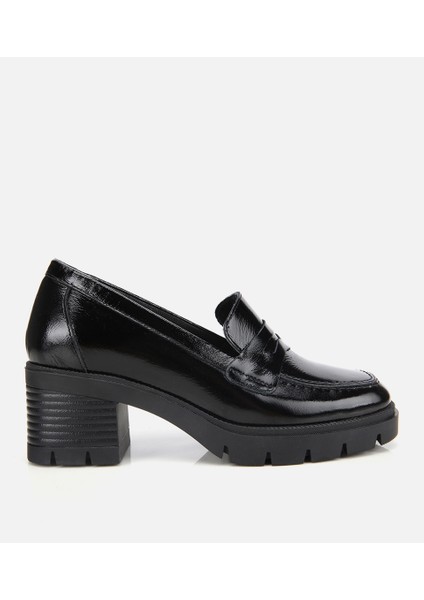01AYH314470A100 KADIN Rugan Deri Siyah Topuklu Klasik Loafer