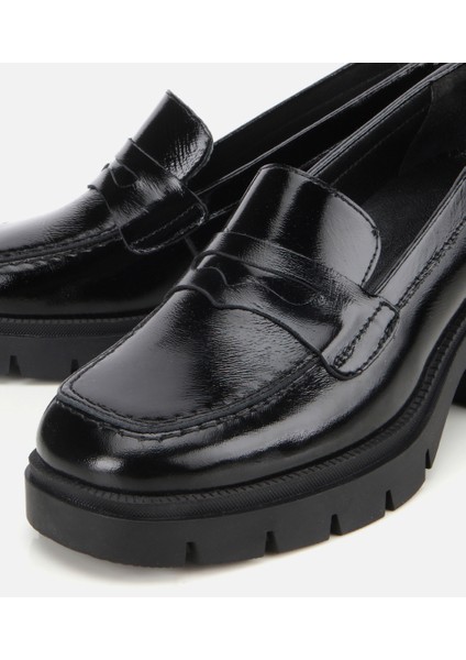 01AYH314470A100 KADIN Rugan Deri Siyah Topuklu Klasik Loafer modelleri