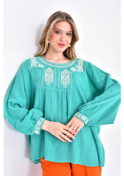 Kadın Bluz Yuvarlak Yaka Yaka ve Bilek Işlemeli Bluz Kadın Bluz Yeşil - 33032