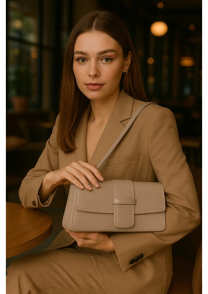 Lüks Şık Tasarım Özel Kapak Detaylı Omuz Çantası fiyatları