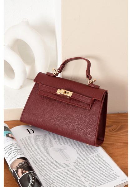 Lüks Kilit Detaylı Çapraz Askılı El ve Omuz Çantası