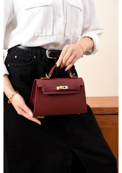 Lüks Kilit Detaylı Çapraz Askılı El ve Omuz Çantası fiyatları