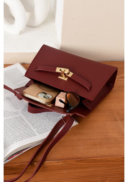 Lüks Kilit Detaylı Çapraz Askılı El ve Omuz Çantası fırsatları