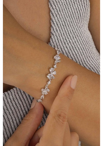 Yonca ve Kelebek Figürlü 925 Ayar Gümüş Kadın Bileklik