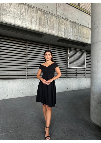 Kayık Yaka Midi Boy Siyah Elbise 583259 indirimleri