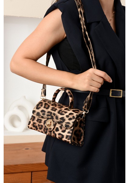 Lüks Mini Özel Tasarım Kilit Detaylı Çapraz Askılı Omuz Çantası