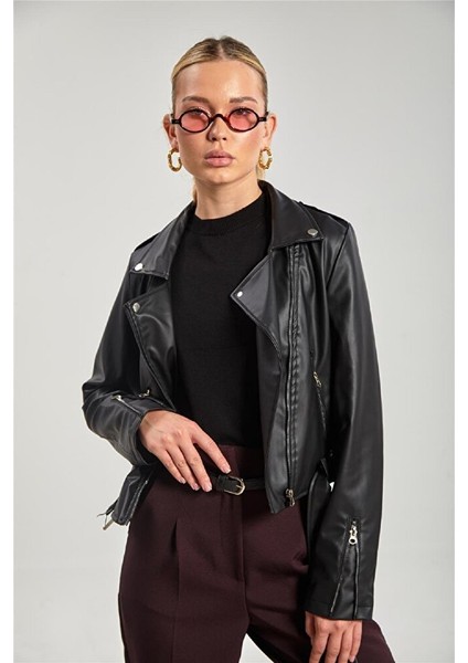 Kadın Kruvaze Yaka Fermuar Detaylı Kısa Suni Deri Mont modelleri