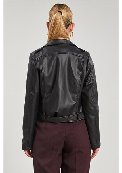 Kadın Kruvaze Yaka Fermuar Detaylı Kısa Suni Deri Mont fırsatları