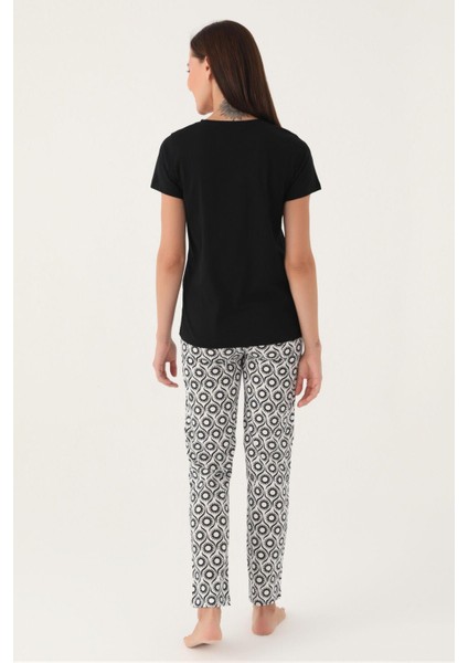 Kadın %100 Pamuk Desenli Kısa Kol Pijama Takımı indirimleri