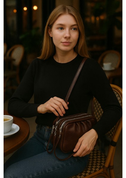 Kadın Çapraz Askılı Çok Gözlü Fermuar Detaylı Omuz Çantası fiyatları