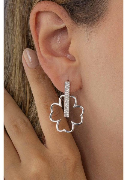 4 Yapraklı Yonca Motifli 925 Ayar Gümüş J Kadın Küpe