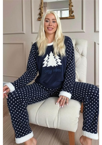 Lacivert Pine Tree Desenli Kadın Peluş Pijama Takımı