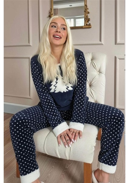 Lacivert Pine Tree Desenli Kadın Peluş Pijama Takımı modelleri