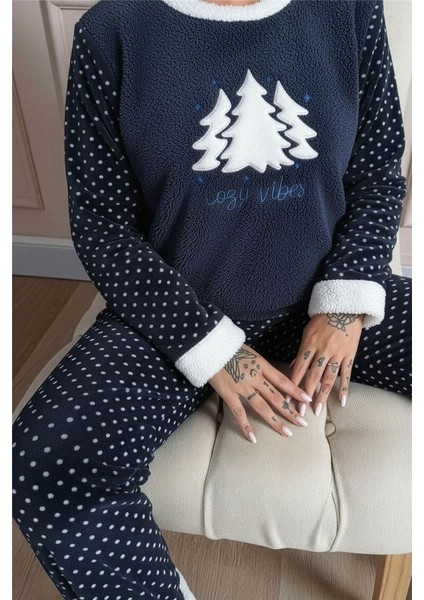Lacivert Pine Tree Desenli Kadın Peluş Pijama Takımı fırsatları