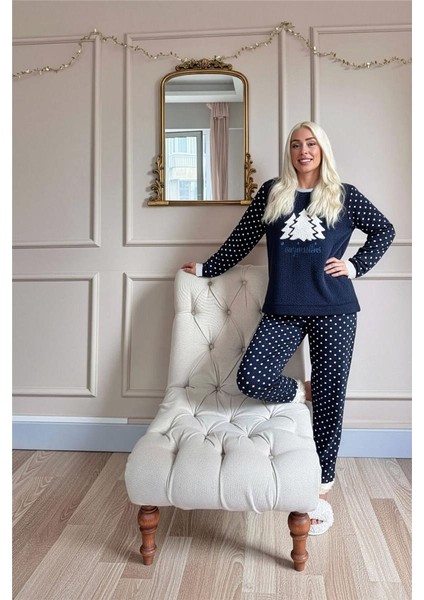 Lacivert Pine Tree Desenli Kadın Peluş Pijama Takımı indirimleri