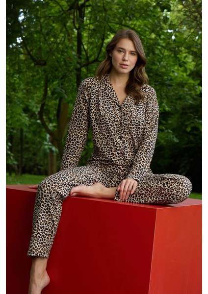 Kadın Leopar Desenli Gömlek Yaka Pijama Takımı