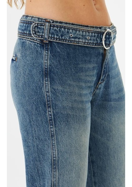 Kemerli Likralı Orta Mavi Denim Pantolon modelleri
