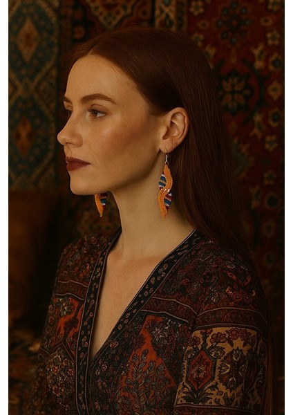 El Yapımı Etnik Boncuk Küpe – Renkli Spiral Tasarım (Sarı-Akşam Kırmızısı-Mavi) fiyatları