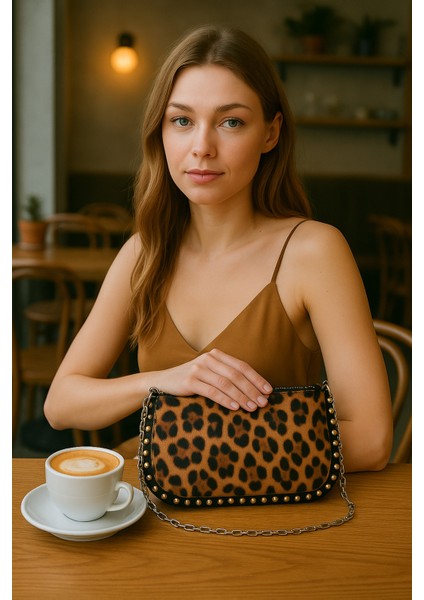 Zincir Askılı Stud Detaylı Kadın Omuz Çantası