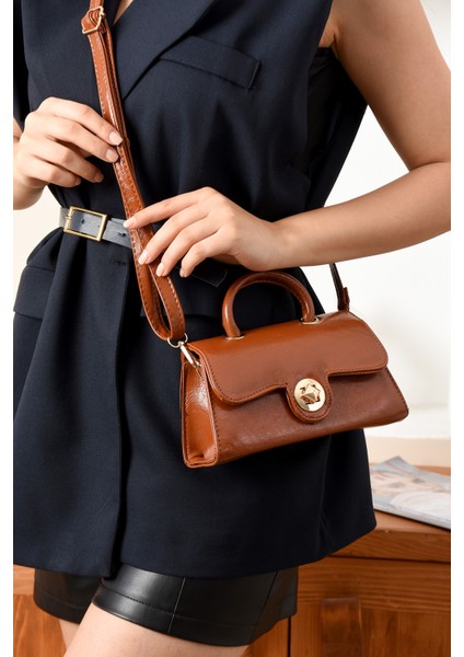 Lüks Mini Özel Tasarım Kilit Detaylı Çapraz Askılı Omuz Çantası