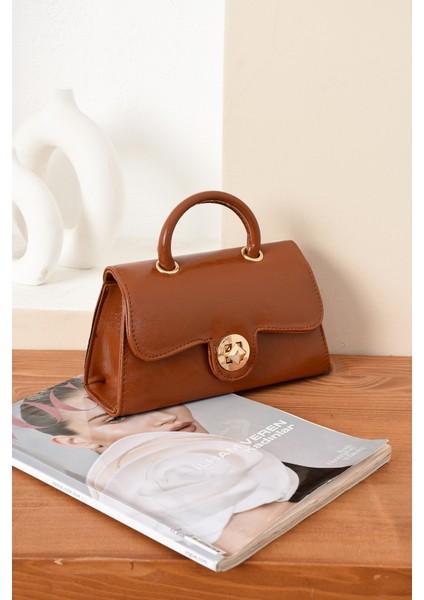 Lüks Mini Özel Tasarım Kilit Detaylı Çapraz Askılı Omuz Çantası modelleri