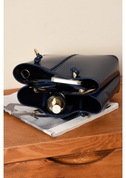 Kadın 3 Bölmeli Kaliteli Şık Çanta Omuzdan Asmalı Elden Tutmalı Askılı fırsatları