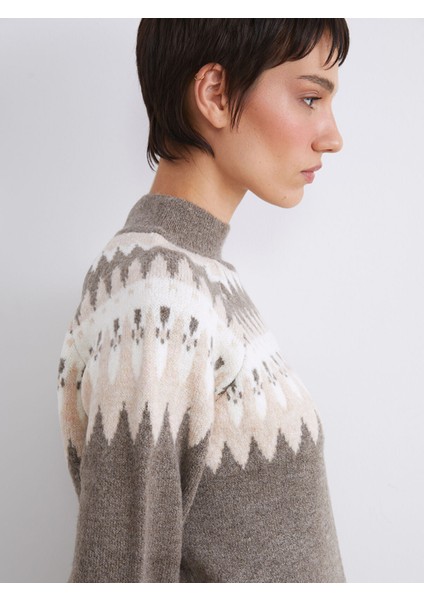 Yeni Sezon Yarım Balıkçı Yaka Desenli Kadın Triko Kazak