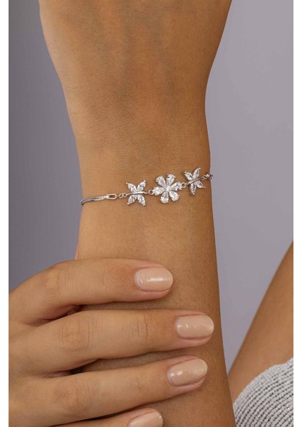 Yonca Kelebek Figürlü Gümüş Kadın Bileklik