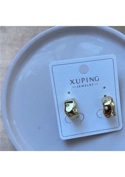 Kadın Çelik Küpe Gold Küpe Taşlı Küpe Xupıng Jewelry Gold Kaplama Zirkon Taşlı Bombeli Küpe Kadın Kırışık Model Huggie Halka Küpe Kararmaz Antialerjik Lüks Takı Yüksek Kalite Gold Renk Çelik Küpe