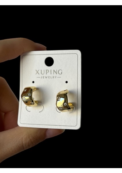 Kadın Çelik Küpe Gold Küpe Taşlı Küpe Xupıng Jewelry Gold Kaplama Zirkon Taşlı Bombeli Küpe Kadın Kırışık Model Huggie Halka Küpe Kararmaz Antialerjik Lüks Takı Yüksek Kalite Gold Renk Çelik Küpe fiyatları