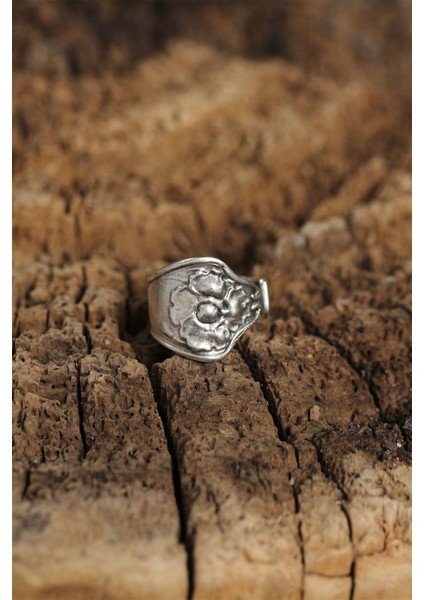 Otantik Çiçek Tasarımlı Ayarlamalı Kadın Yüzük