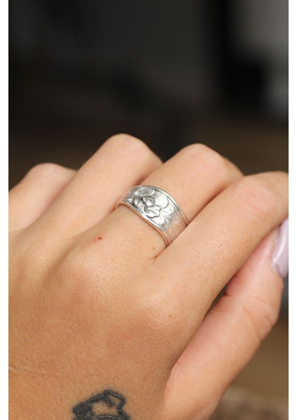 Otantik Çiçek Tasarımlı Ayarlamalı Kadın Yüzük fiyatları